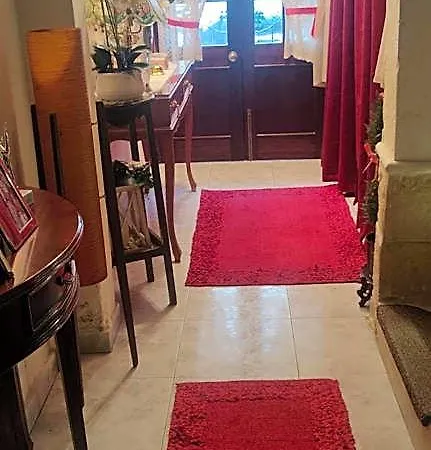 Kristu Re Hotel *